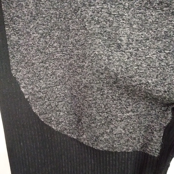 Women Leggings - Picture 2 of 3